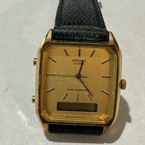 Seiko Gold and Black Quartz Wearable